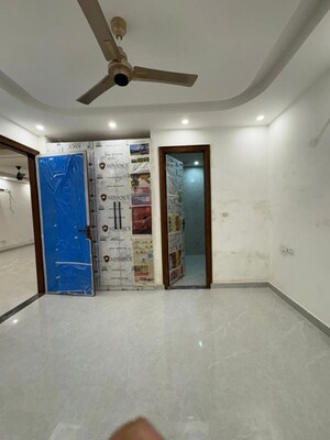 Room in 4 BHK Builder Floor at Sector 29 – for Rent