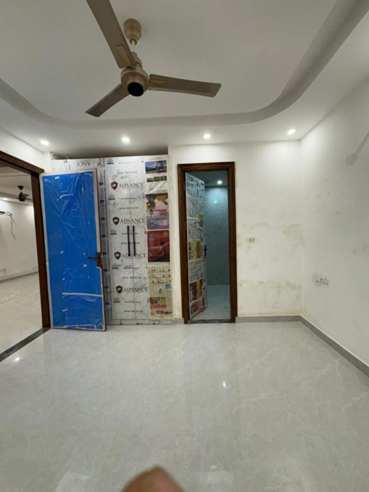 Room, sector 29 4 Bedroom 500 Sq.Yd. Builder Floor In Sector 29 Faridabad 10096292