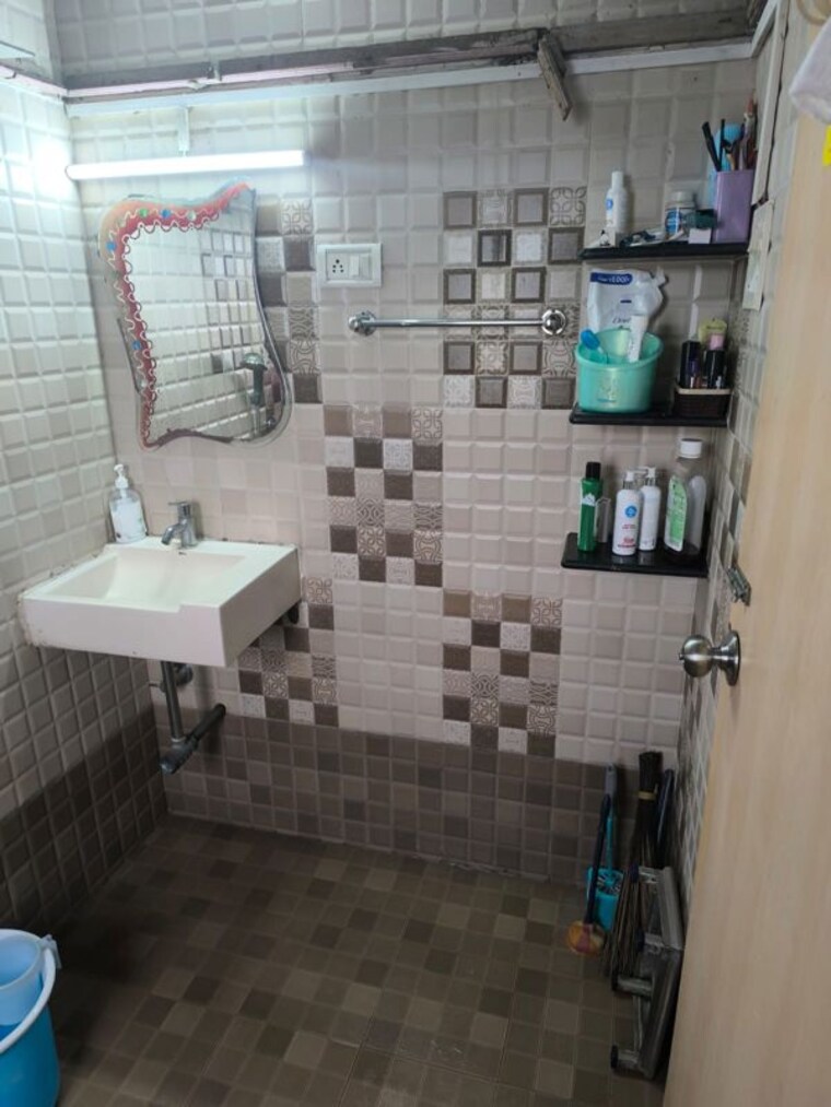 Bathroom, andheri west 2 Bedroom 1000 Sq.Ft. Apartment In Andheri West Mumbai 10096357