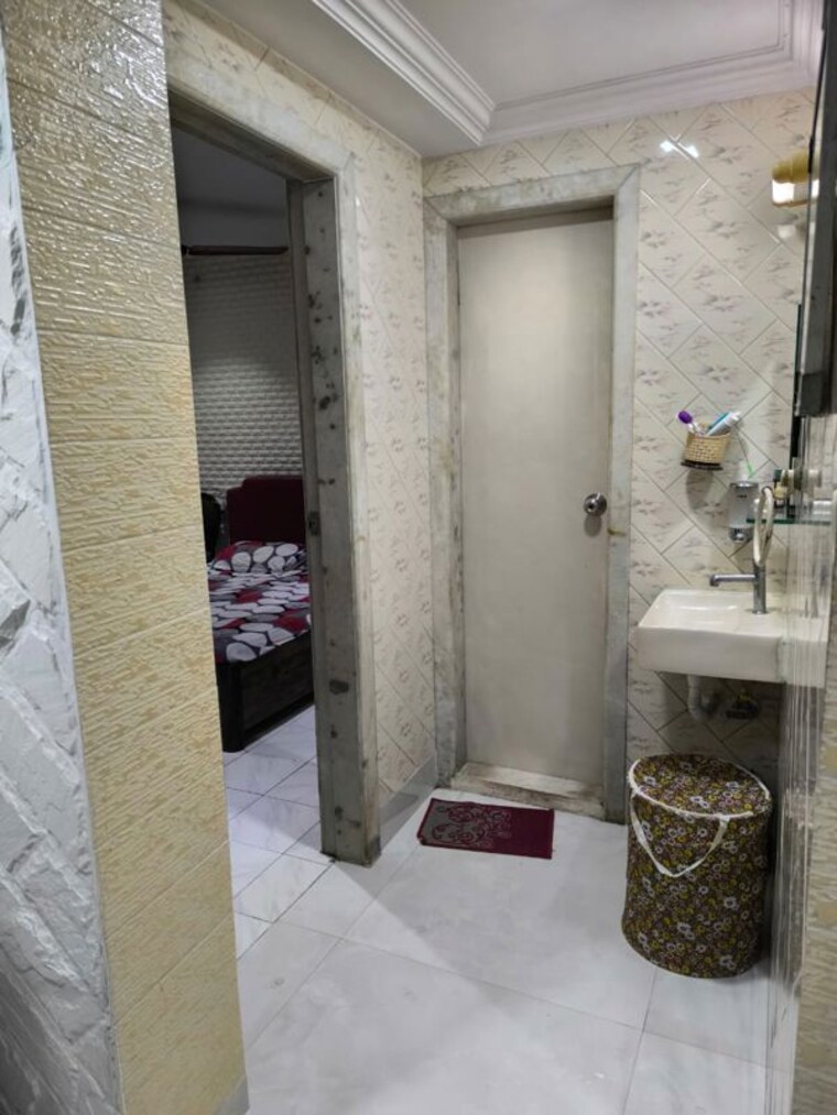 Bathroom, andheri west 2 Bedroom 1000 Sq.Ft. Apartment In Andheri West Mumbai 10096357