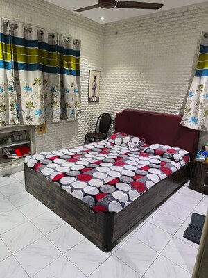 Bedroom in 2 BHK Apartment at Andheri West – for Rent