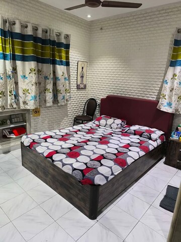 Bedroom in 2 BHK Apartment at Andheri West – for Rent