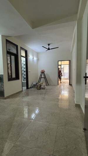 Room in 2 BHK Apartment at Palm Residency Chhatarpur, Chattarpur – for Rent