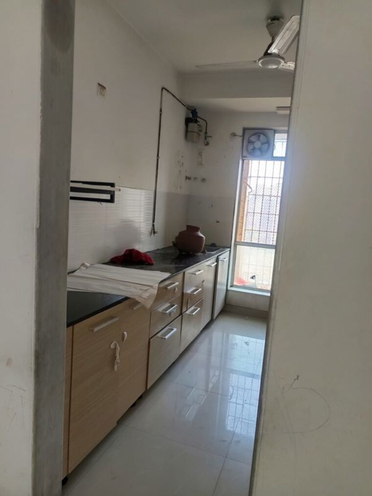 Kitchen, nahar-amrit-shakti-water-lily-and-white-lily 2 Bedroom 1036 Sq.Ft. Apartment In Chandivali Mumbai 10096372