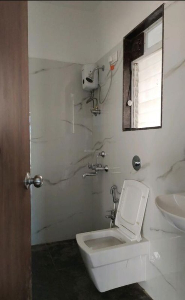 Bathroom, kabra-jawahar-nagar 2 Bedroom 612 Sq.Ft. Apartment In Goregaon West Mumbai 10096378