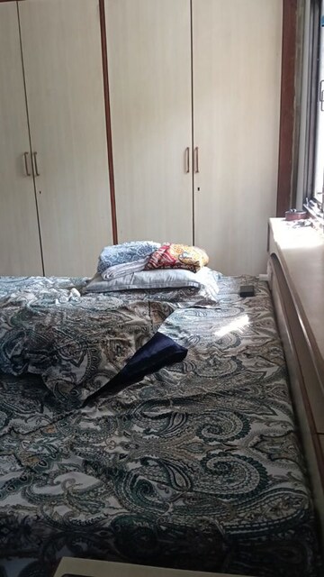 Bedroom in 2 BHK Apartment at Andheri West – for Rent