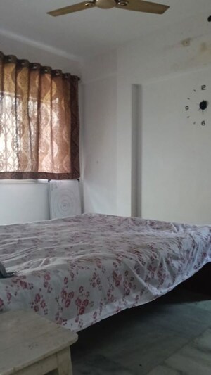 Bedroom in 2 BHK Apartment at Andheri West – for Rent