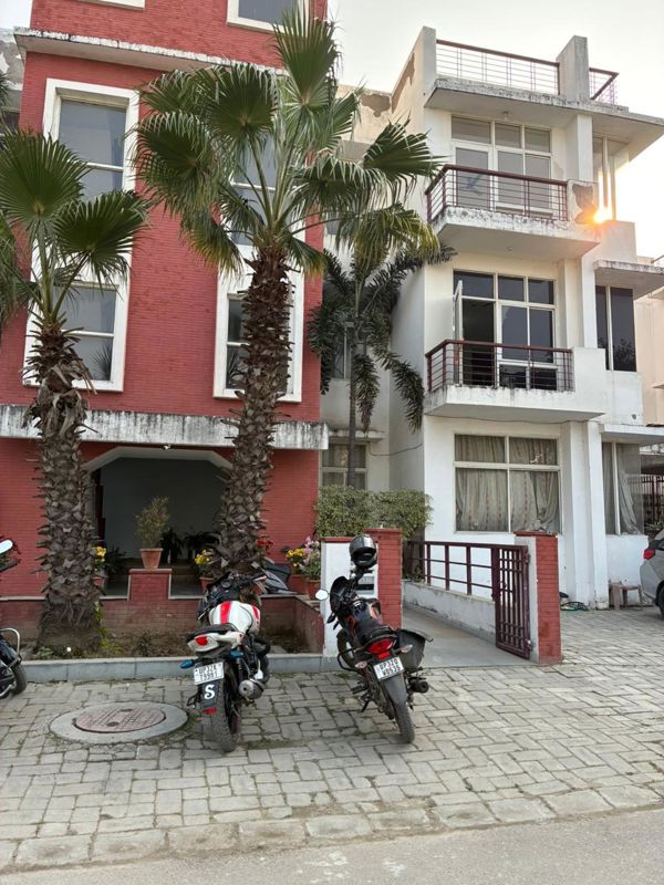4 BHK + Extra Room Independent House For Rent in Ansal Sushant Golf city