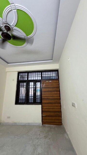 Room in 2 BHK Builder Floor at Ashirwad Complex Noida, Sector 53 – for Rent