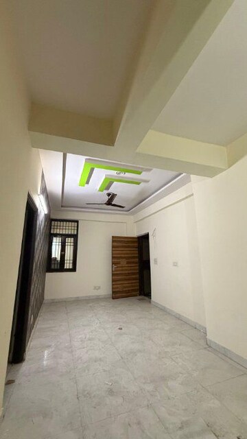 Room in 2 BHK Builder Floor at Ashirwad Complex Noida, Sector 53 – for Rent