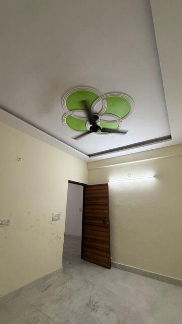 Room in 2 BHK Builder Floor at Ashirwad Complex Noida, Sector 53 – for Rent