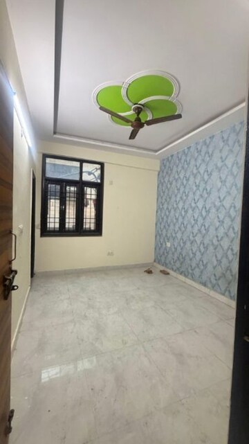 Bedroom in 2 BHK Builder Floor at Ashirwad Complex Noida, Sector 53 – for Rent