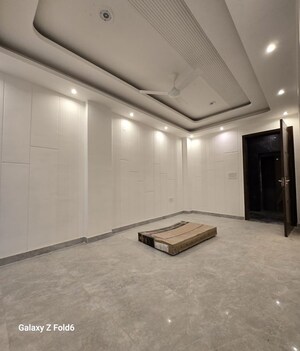 Room in 2 BHK Apartment at Palm Residency Chhatarpur, Chattarpur – for Rent