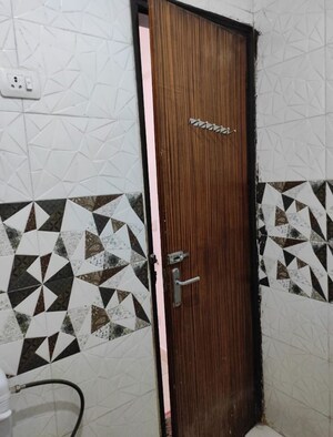 Furnished Amenities in 3 BHK Builder Floor at Govindpuri – for Rent