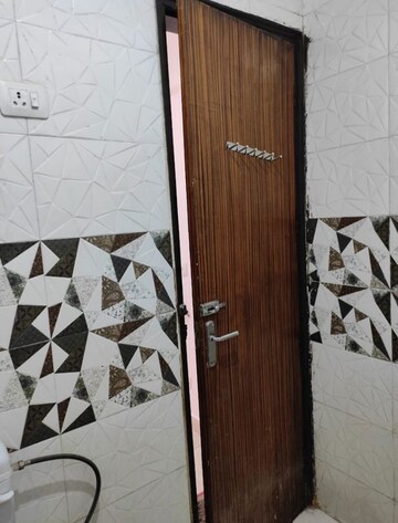 Furnished Amenities in 3 BHK Builder Floor at Govindpuri – for Rent