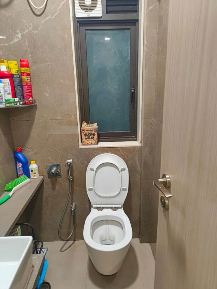 Bathroom, chembur 2 Bedroom 975 Sq.Ft. Apartment In Chembur Mumbai 10096369