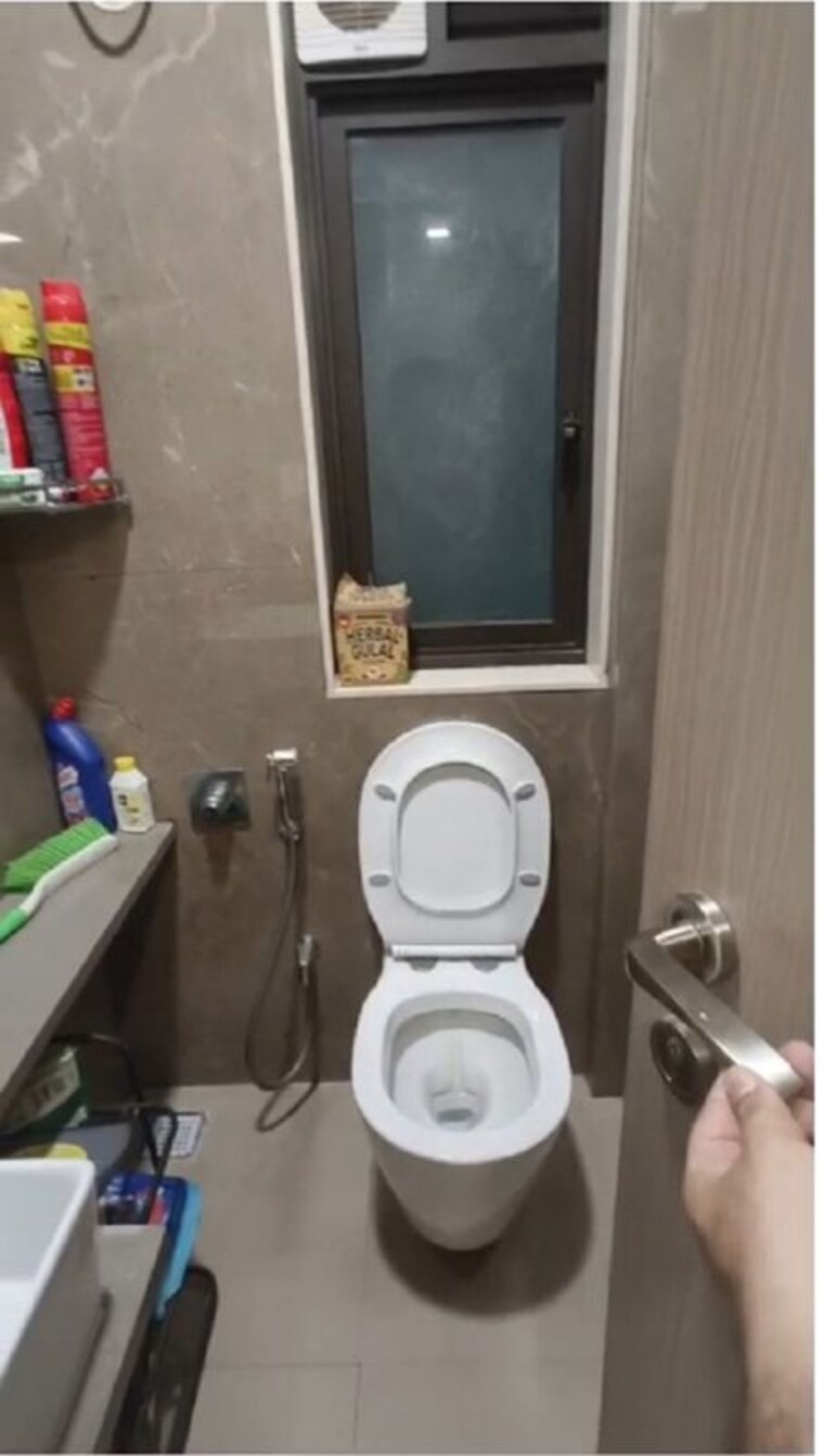 Bathroom, chembur 2 Bedroom 975 Sq.Ft. Apartment In Chembur Mumbai 10096369