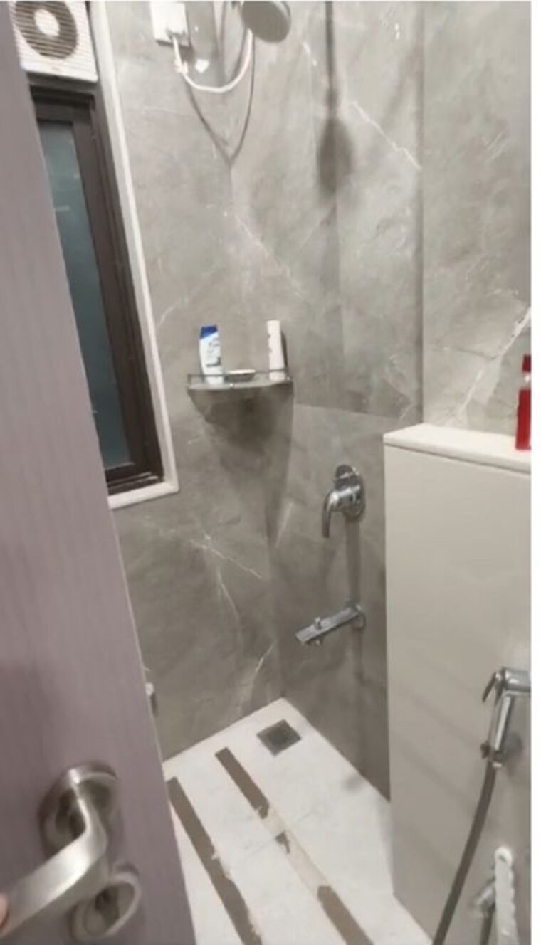 Bathroom, chembur 2 Bedroom 975 Sq.Ft. Apartment In Chembur Mumbai 10096369