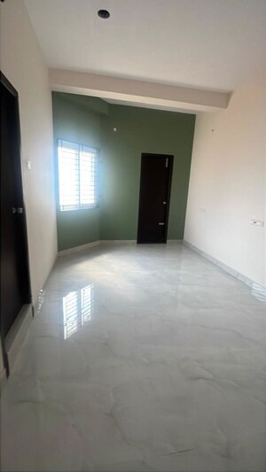 Room in 2 BHK Builder Floor at Irumbuliyur – for Sale