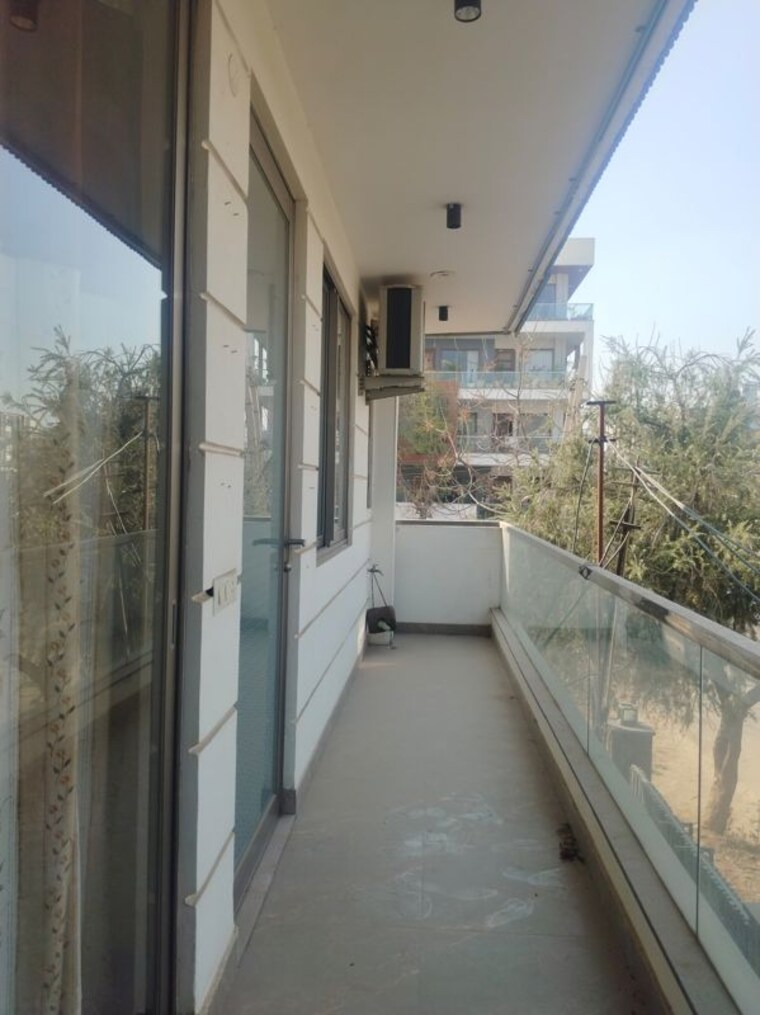 Balcony, hong-kong-bazaar 3 Bedroom 1560 Sq.Ft. Builder Floor In Sector 57 Gurgaon 10096533