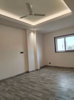 Room in 3 BHK Builder Floor at Hong Kong Bazaar, Sector 57 – for Rent