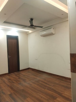 Room in 3 BHK Builder Floor at Hong Kong Bazaar, Sector 57 – for Rent