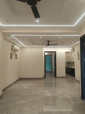 Room in 3 BHK Builder Floor at Hong Kong Bazaar, Sector 57 – for Rent