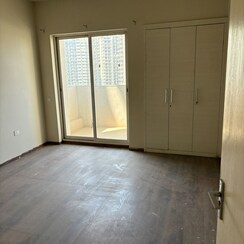 3 BHK + Servant Room Apartment For Rent in DLF New Town Heights III