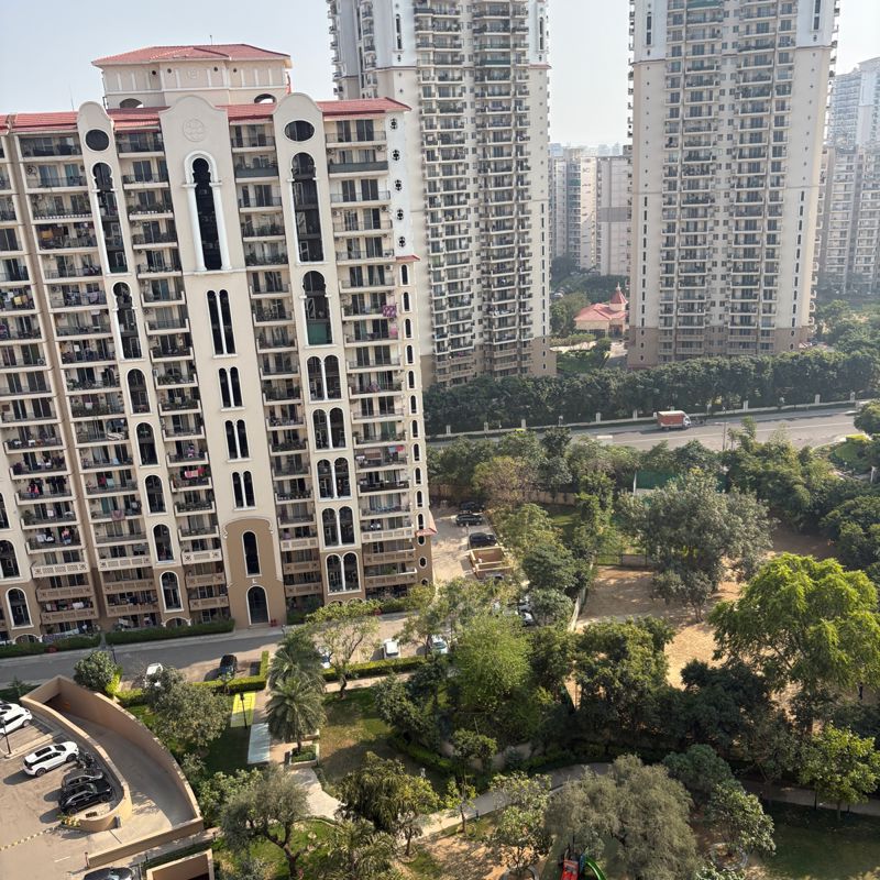3 BHK + Servant Room Apartment For Rent in DLF New Town Heights III