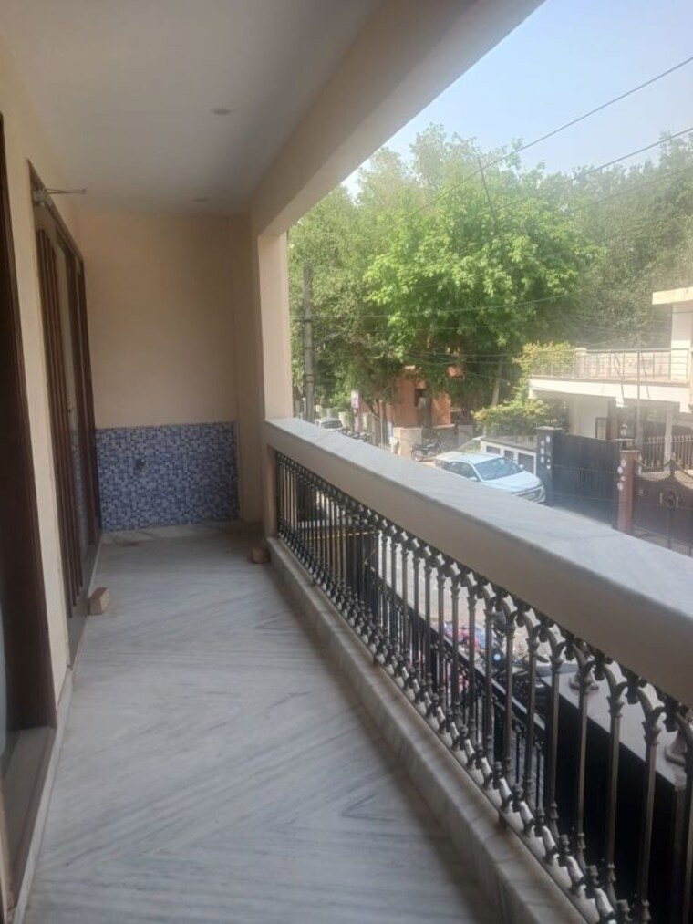 Balcony, housing-board-colony-sector-51 3 Bedroom 1550 Sq.Ft. Builder Floor In Sector 51 Gurgaon 10096593