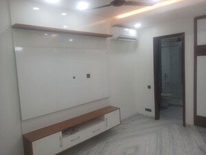 Room in 3 BHK Builder Floor at Housing Board Colony Sector 51, Sector 51 – for Rent