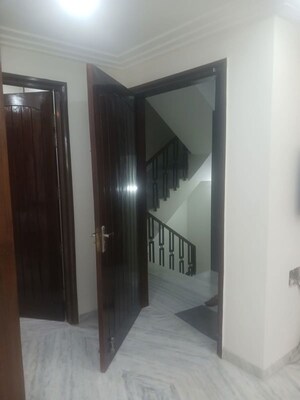 Room in 3 BHK Builder Floor at Housing Board Colony Sector 51, Sector 51 – for Rent