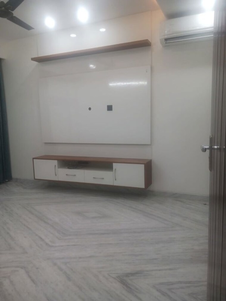 Room, housing-board-colony-sector-51 3 Bedroom 1550 Sq.Ft. Builder Floor In Sector 51 Gurgaon 10096593