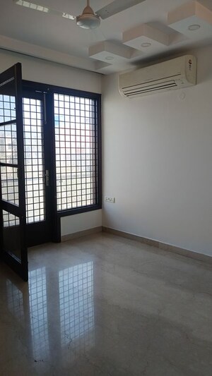 Room in 3 BHK Builder Floor at Patel Nagar – for Rent