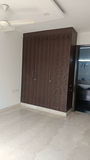 Room in 3 BHK Builder Floor at Patel Nagar – for Rent