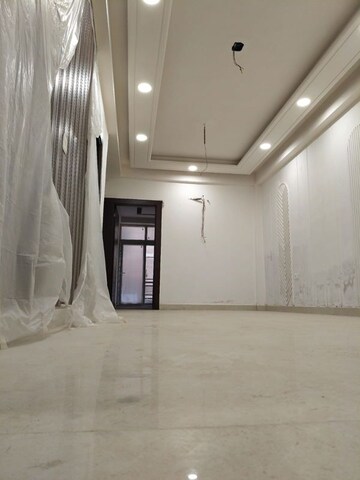 Room in 3 BHK Builder Floor at Ozone Apartment, Sector 104 – for Sale