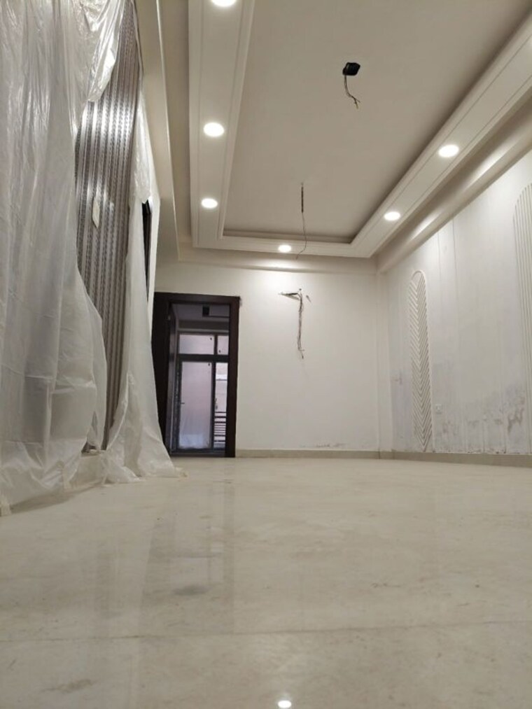 Room, ozone-apartment 3 Bedroom 1700 Sq.Ft. Builder Floor In Sector 104 Noida 10096615