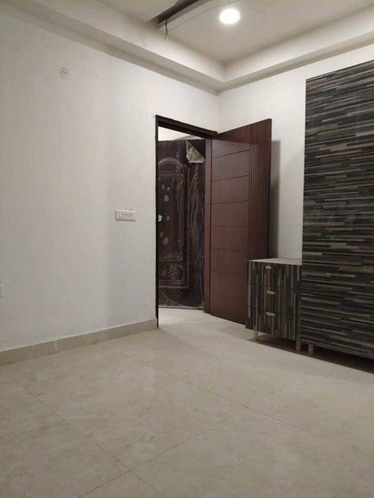 Room, ozone-apartment 3 Bedroom 1700 Sq.Ft. Builder Floor In Sector 104 Noida 10096615