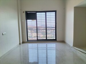 Room in 2 BHK Apartment at Raheja Heights Phase 2, Goregaon East – for Rent