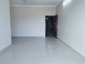 Room in 2 BHK Apartment at Raheja Heights Phase 2, Goregaon East – for Rent