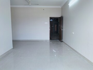 Room in 2 BHK Apartment at Raheja Heights Phase 2, Goregaon East – for Rent