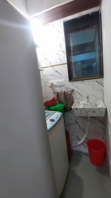 Furnished Amenities in 1.5 BHK Apartment at Golden Palace CHS, Kandivali East – for Sale