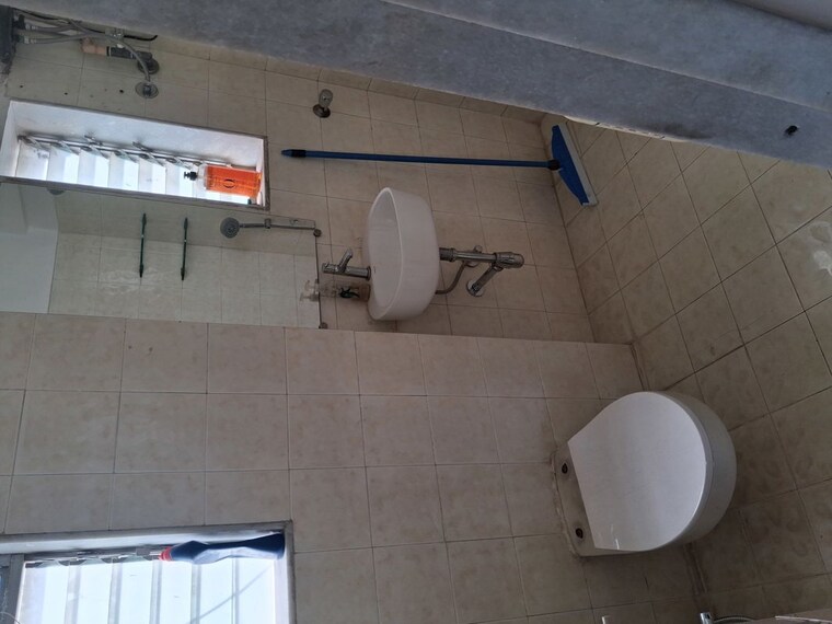 Bathroom, sea-shell-apartment 3 Bedroom 1200 Sq.Ft. Apartment In Andheri West Mumbai 10096688