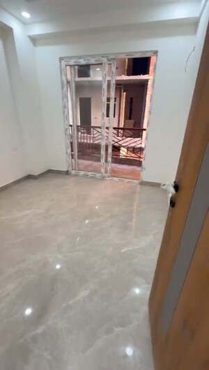 Room in 4 BHK Builder Floor at Sapphire Tower, Sector 104 – for Sale