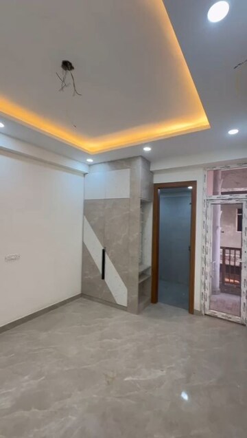 Building Lobby in 4 BHK Builder Floor at Sapphire Tower, Sector 104 – for Sale