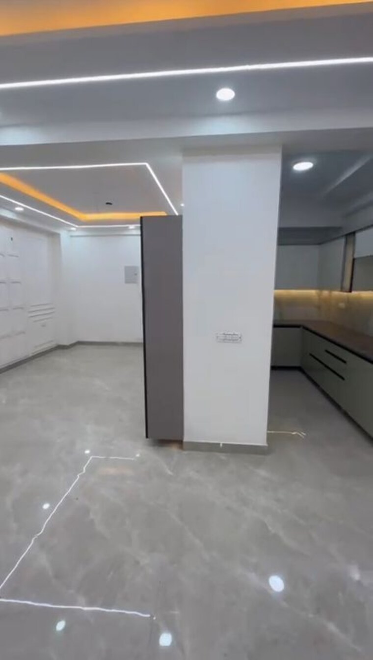 Room, sapphire-tower 4 Bedroom 1950 Sq.Ft. Builder Floor In Sector 104 Noida 10096717