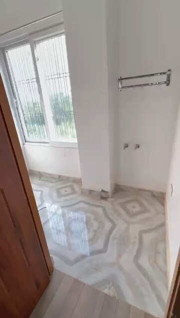 Room in 2 BHK Apartment at Ansal Sushant Golf city, Sushant Golf City – for Rent