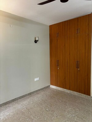 Room in 3 BHK Apartment at Vasant Kunj – for Rent