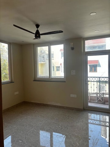 Room in 3 BHK Apartment at Vasant Kunj – for Rent