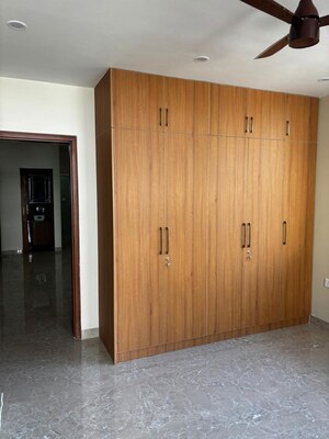 Room in 3 BHK Apartment at Vasant Kunj – for Rent